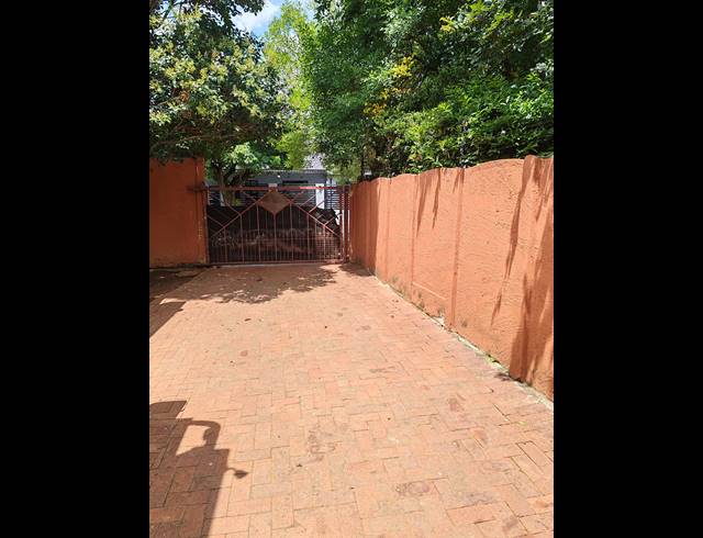 1 bed property to rent in GLEN MARAIS